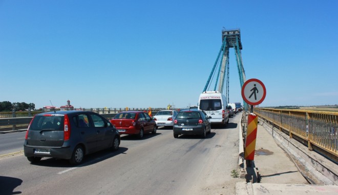 VESTE PROASTĂ PENTRU ȘOFERI! PODUL DE LA AGIGEA SE ÎNCHIDE TOTAL CIRCULAȚIEI! - podagigeatraficmasini13137906949-1379834664.jpg