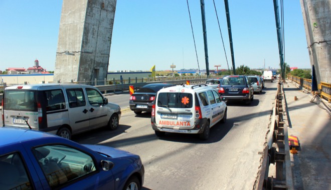 Cum se circulă pe Podul Agigea când acesta nu este închis total - podagigeatraficmasini17-1382978754.jpg