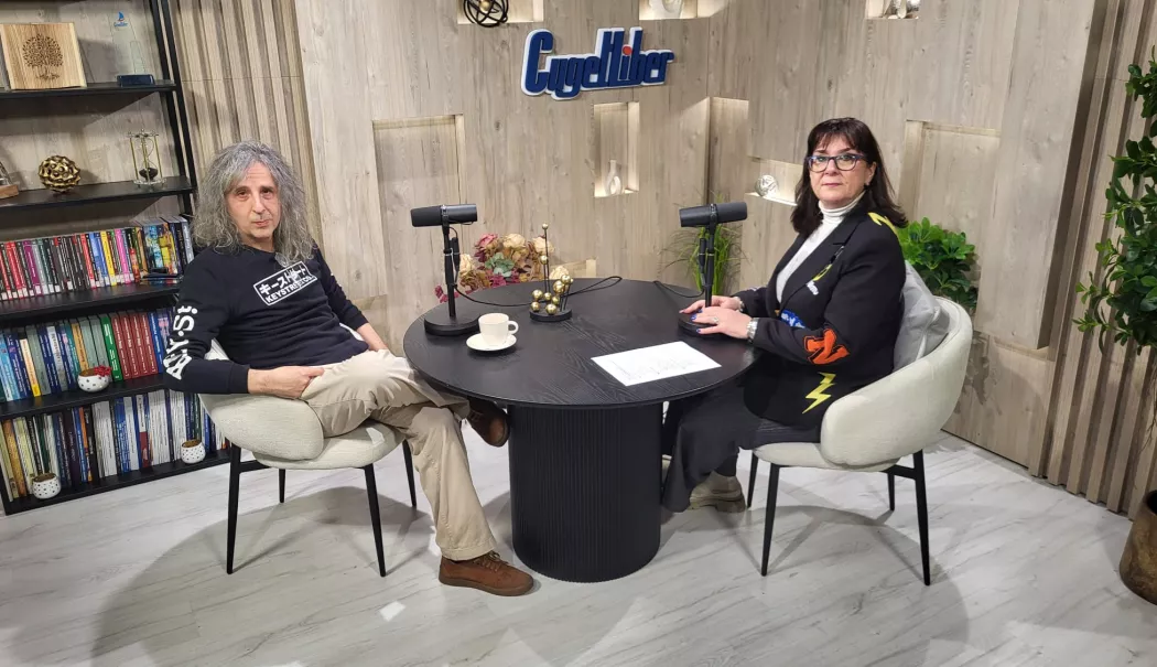 Podcast Cuget Liber. Fără scenariu și duble. Doar dialog cu regizorul Robert Popa - podcast-1770309308.webp