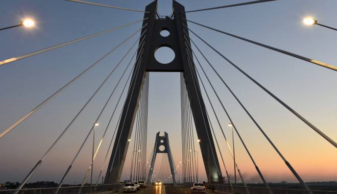Galerie foto. Podul rutier la kilometrul 0+540 al Canalului Dunăre-Marea Neagră, la final. Cum arată cel mai mare pod hobanat din România - podfinal5-1415707305.jpg