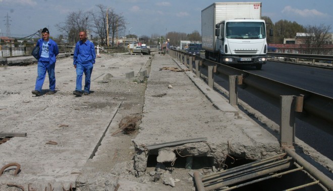 Podul IPMC, închis în fiecare noapte pentru reparații - podipmc997-1370609981.jpg
