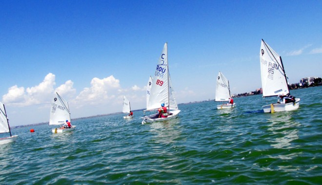 Podium pentru sportivii constănțeni, la Campionatul Național de yachting - podium-1409156276.jpg