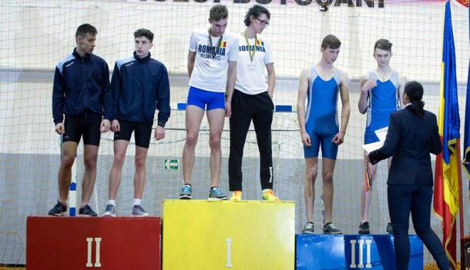 Podium pentru canotorii de la CS Farul - podium-1458059996.jpg