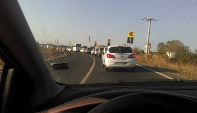 FOTO. Trafic infernal pe noul pod de la Agigea. Șoferii au ajuns la capătul răbdării! - podnou-1473948821.jpg