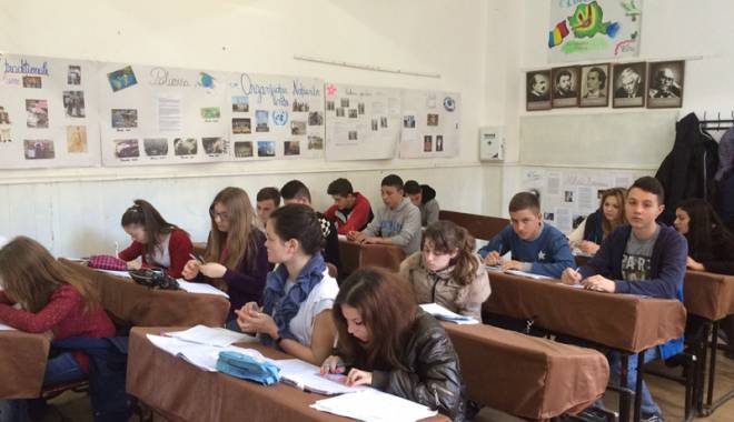 Poet constănțean,  invitat la liceul din Mihail Kogălniceanu - poetconstantean-1428426780.jpg