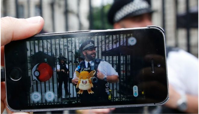 Doi polițiști, concediați după ce nu au intervenit la un jaf pentru că jucau Pokémon Go, în Los Angeles - pokemonjg-1641919591.jpg