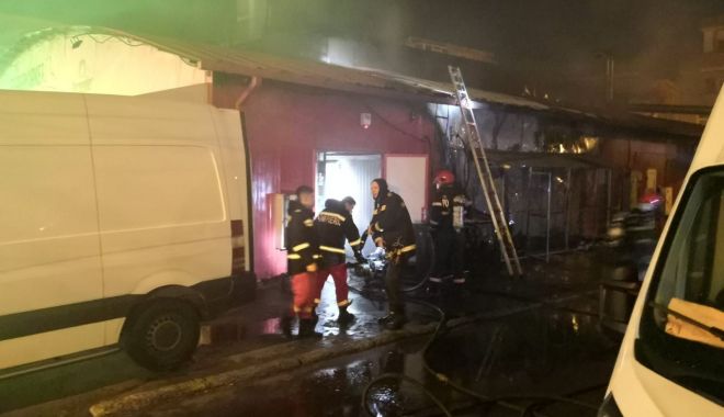 Incendiu în Piața Roșie, din cartierul Poarta 6. Supermarket închis o săptămână! - polarincendiu3-1611588319.jpg