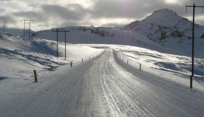 Polei și temperaturi deosebit de scăzute, la Constanța! Se circulă în condiții de iarnă pe mai multe drumuri din județ - polei722x460-1521451225.jpg