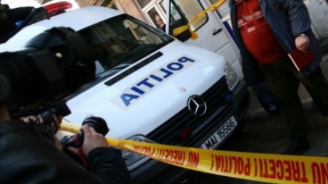 București: Descinderi la o grupare de interlopi acuzați de scandaluri violente - polghidulbacauluiro49677000-1313988940.jpg