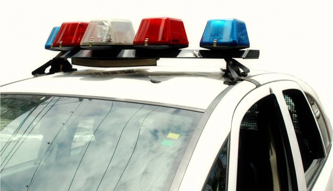 Atac armat la un liceu din California - policecar-1357921313.jpg