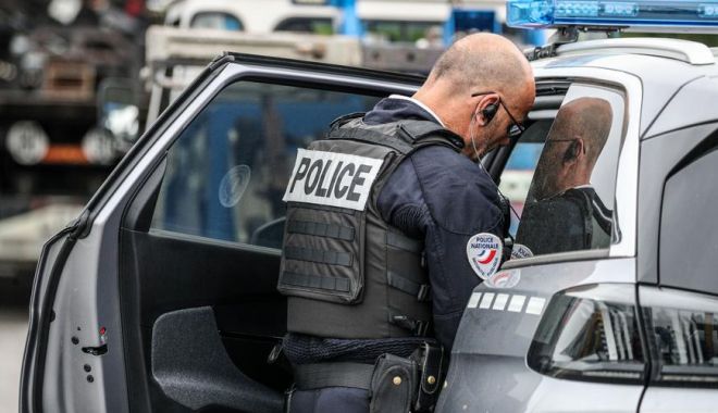 Femeie găsită moartă în casă! Bebelușul ei nu se mai oprea din plâns, iar vecinii au chemat pompierii