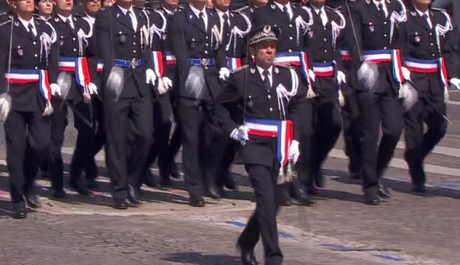 GALERIE FOTO / ZIUA NAȚIONALĂ A FRANȚEI. Trump și Macron, la parada de pe Champs-Elysees din Paris - policenationale-1500028740.jpg