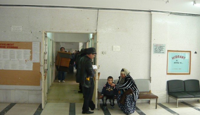 Policlinica Spitalului Județean intră în reparații capitale - policlinica13-1331759459.jpg