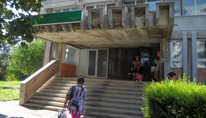 O constănțeancă a murit pe holul Policlinicii 2 - policlinica24-1378290213.jpg