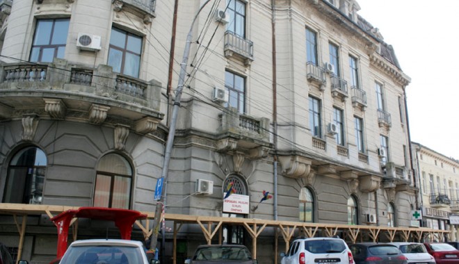 ÎN PRAGUL DESFIINȚĂRII. Au pus lacăt pe ușa POLICLINICII CU PLATĂ! - policlinicacuplatasedesfiinteaza-1365523343.jpg