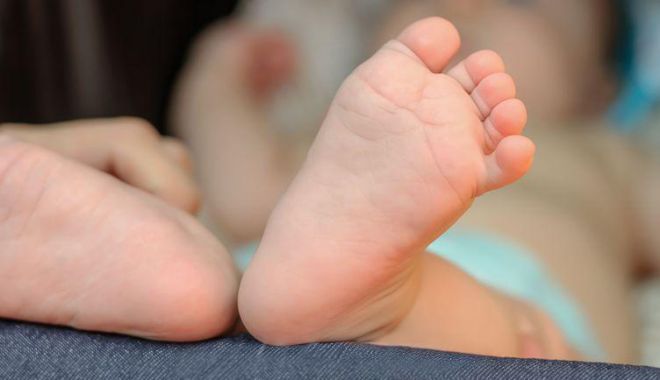 Medic infecţionist, despre riscul reapariţiei în România a unei boli eradicate, în contextul războiului din Ucraina - poliomielitapiciorusedebebelus-1647338329.jpg