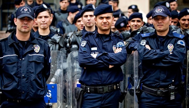 Epurările continuă în Turcia: Peste 1.200 de angajați din jandarmerie, suspendați din funcție - polis-1478159976.jpg
