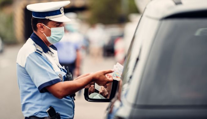Polița RCA, prezentată polițistului, la control, și în format electronic, pe telefon - politarca-1598642277.jpg