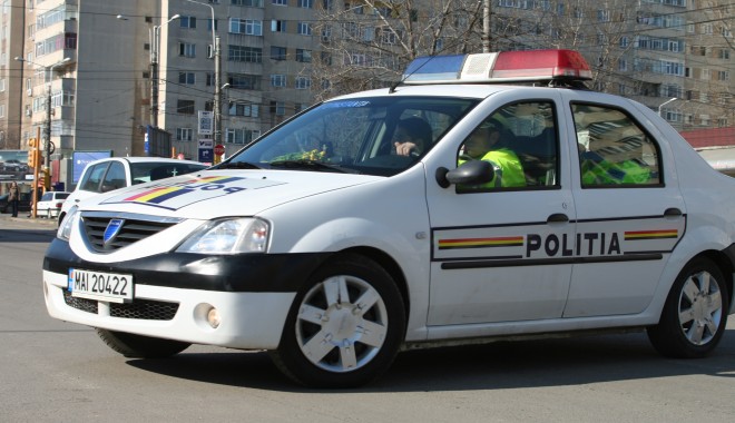 Accident rutier la un sens giratoriu din Constanța - politia-1353241380.jpg