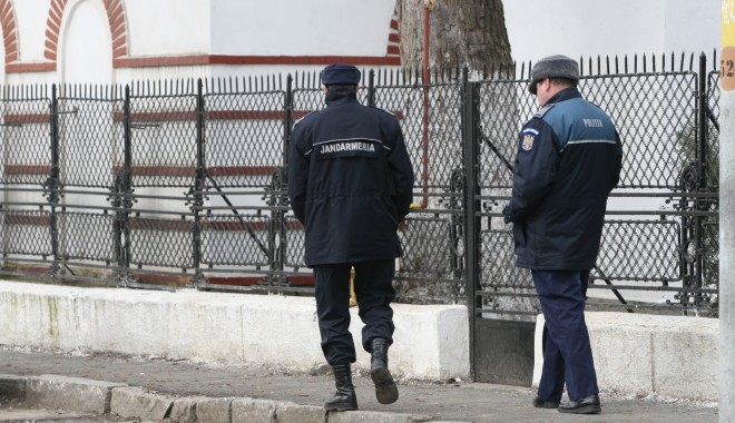 Hoți din locuințe din Cernavodă băgați după gratii - politia-1358845594.jpg