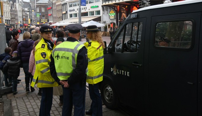 Patru suporteri steliști au fost arestați în Amsterdam, înaintea meciului cu Ajax - politia-1360863952.jpg