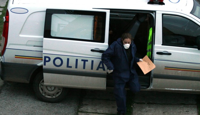 Femeia găsită moartă pe plaja Trei Papuci a fost identificată - politia-1361458025.jpg
