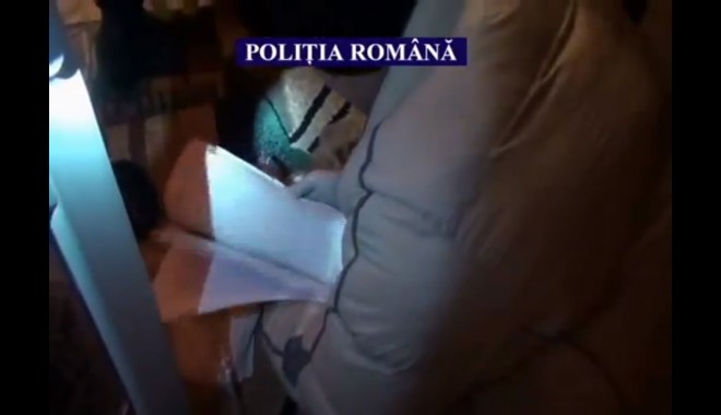PERCHEZIȚII ÎN MURFATLAR / Cine sunt cei care au distrus 15 autoturisme, într-o singură noapte / VIDEO - politia-1361892892.jpg