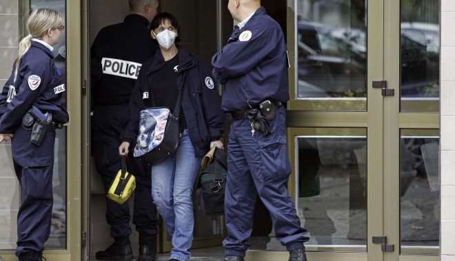 Explozie accidentală la Palatul Sporturilor din Paris, soldată cu 15 răniți - politia-1383985633.jpg
