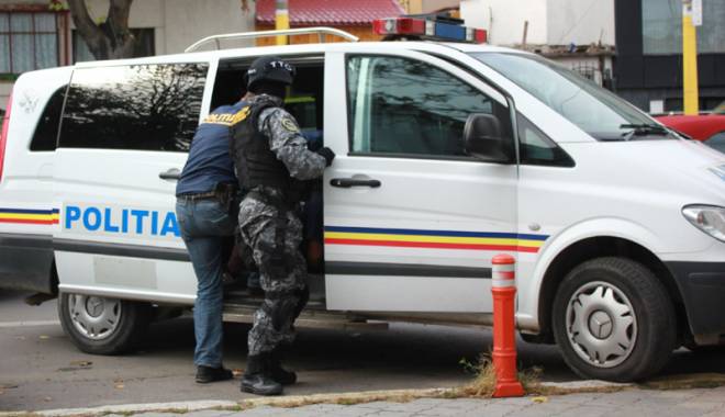 Polițiști de la BCCO Constanța, trimiși după gratii - politia-1446748276.jpg