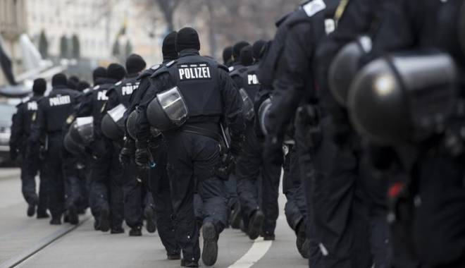 Poliția germană a difuzat fotografii cu bărbați suspectați de agresiuni sexuale la Koln - politia-1457458551.jpg