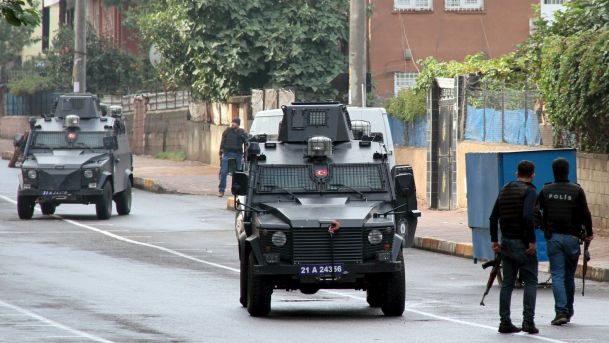 O bombă a rănit trei oameni la Istanbul - politia-1460279745.jpg