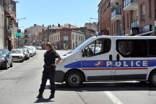 Polițistă, înjunghiată în Toulouse. Atacatorul a motivat că 