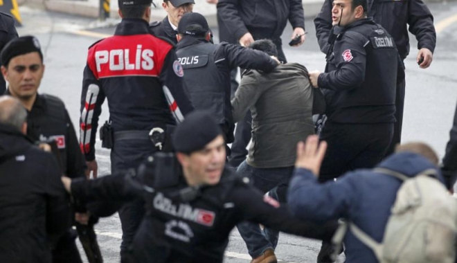 Proteste VIOLENTE în Istanbul! Poliția intervine cu tunuri de apă și gaze lacrimogene - politia-1478359656.jpg