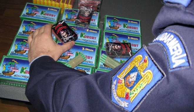 Peste 3.300 de produse pirotehnice confiscate de către polițiștii constănțeni - politia-1483002054.jpg