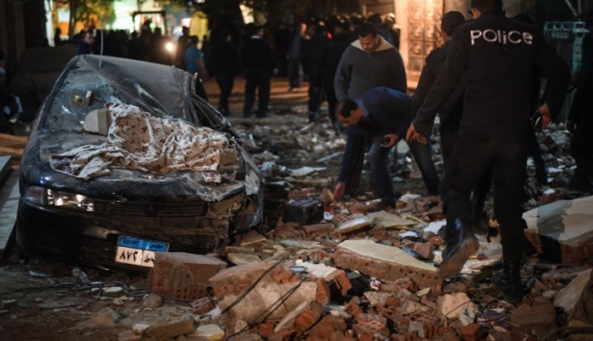 Egipt / 16 răniți în explozia unei motociclete capcană - politia-1491071158.jpg