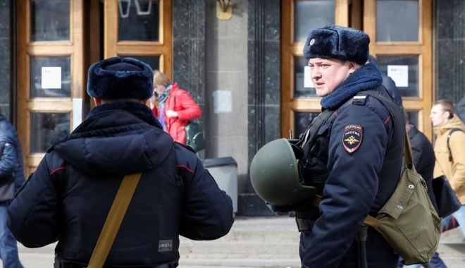 Explozie puternică într-un bloc din Sankt Petersburg, lângă locul în care s-au găsit explozibili - politia-1491494147.jpg