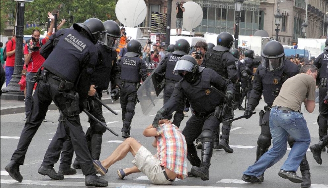 Parchetul din Catalonia ordonă poliției să împiedice organizarea referendumului separatist - politia-1505227718.jpg
