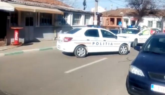 VIDEO / Urmărire ca în filme pe străzile din Năvodari. Doi tineri, reținuți - politia-1517399465.jpg