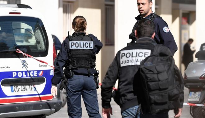 Atac armat în Paris. Doi bărbați au fost împușcați - politia-1538914140.jpg