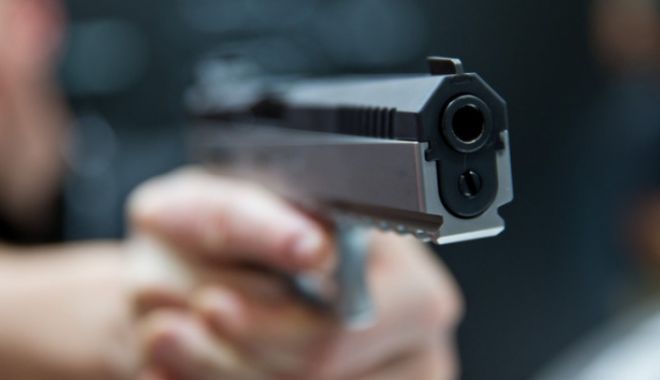 Bărbat împușcat în picior de un polițist, după ce a înjunghiat o femeie - politia-1576521966.jpg