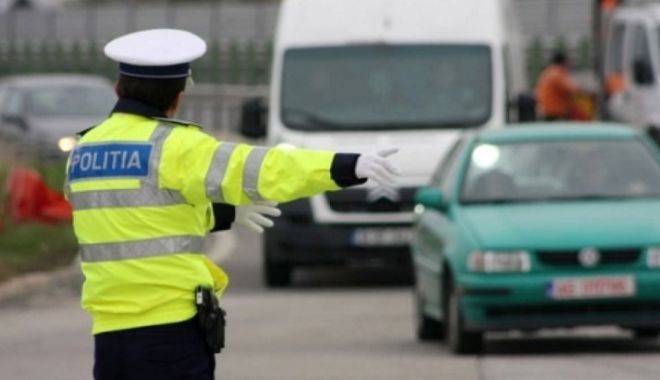 Un polițist a fost lovit și târât de o mașină care a trecut pe roșu - politia-1590483134.jpg