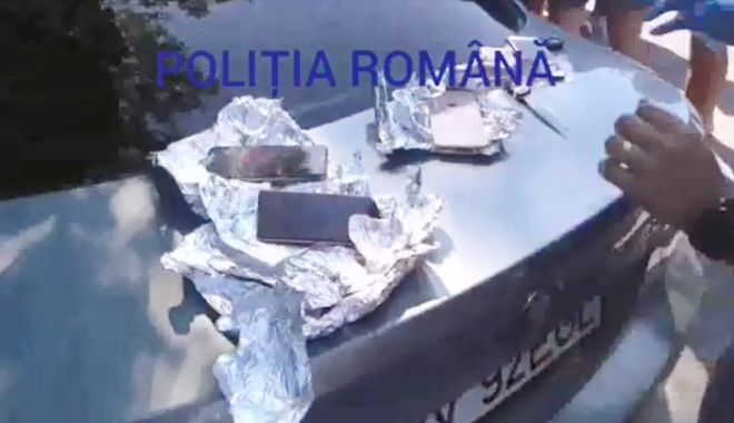 VIDEO / Tâlhari periculoși, reținuți la mare. Cu cagule pe cap și înarmați, intrau în case! - politia-1595750875.jpg