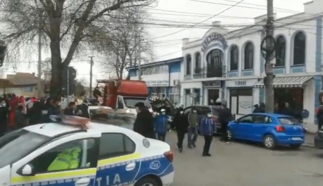 VIDEO / Poliția a dat amenzi de 7.000 lei la un cortegiu funerar, la Constanţa - politia-1609684022.jpg