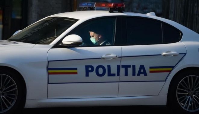 O femeie de 74 de ani s-a urcat băută la volan şi a lovit cinci maşini - politia-1635774905.jpg