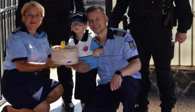 Poliția Română, surpriză memorabilă pentru un băiețel de 5 ani: “La mulți ani, Bogdănel!”