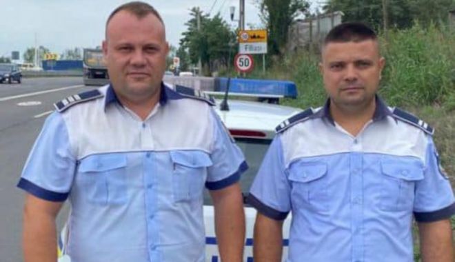 Mesajul unei mame, pentru doi polițiști care au ajutat-o să ajungă cu bebelușul bolnav la spital, când era blocată în trafic