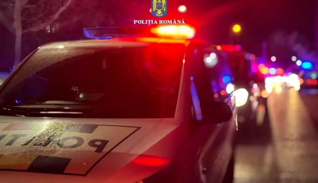 Falși colindători au stârnit panică într-un bloc, din cartierul Poarta 6, din Constanța. Locatarii au sunat la Poliție - politia-1766749686.webp