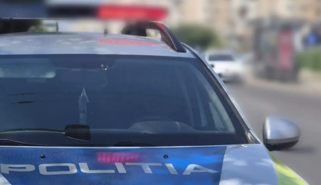 Foto - Nuntă cu ghinion. Mirele, bătut în fața secției de Poliție