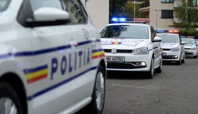 Autospecială de poliţie, implicată într-un accident: doi poliţişti au fost răniţi
