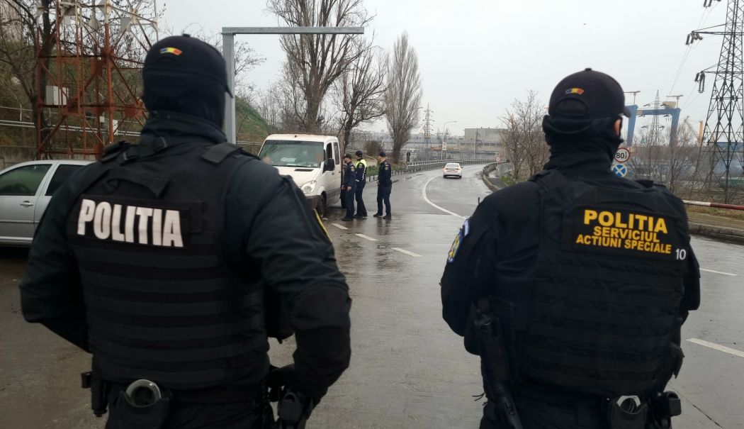 Șoferii din Portul Constanța, la control! Zeci de persoane au fost sancționate - politia-actiuni-special-e-in-por-1742551378.jpg